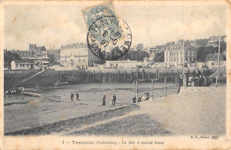 Carte postale ancienne Trouville Le Bac A Maree Basse