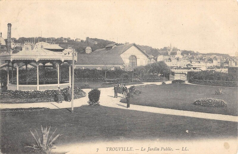 Carte postale ancienne Trouville Le Jardin Public