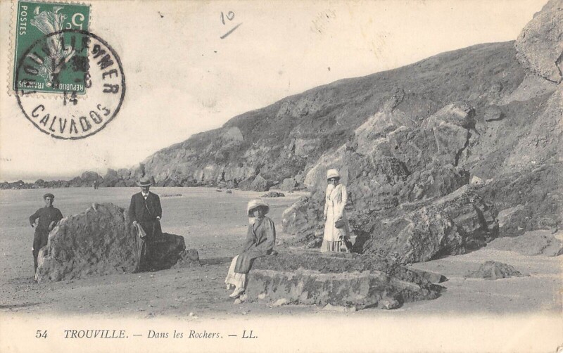 Carte postale ancienne Trouville Dans Les Rochers