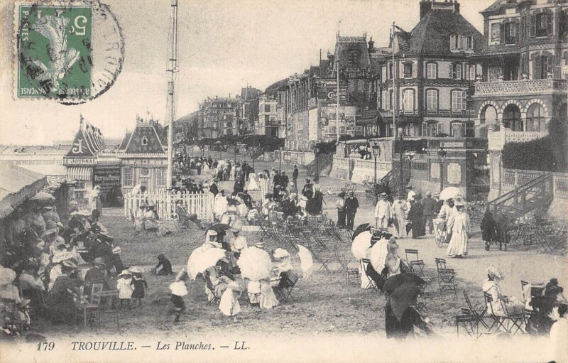 Carte postale ancienne Trouville Les Planches