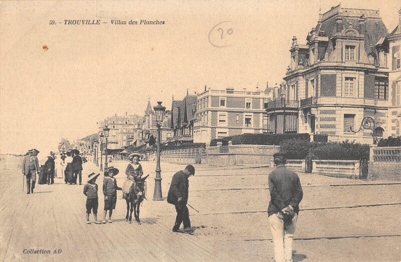 Carte postale ancienne Trouville Villas Des Planches