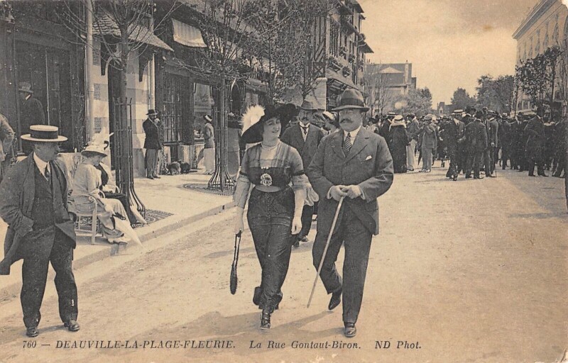 Carte postale ancienne Deauville Plage Fleurie La Rue Gontaut Biron à Deauville