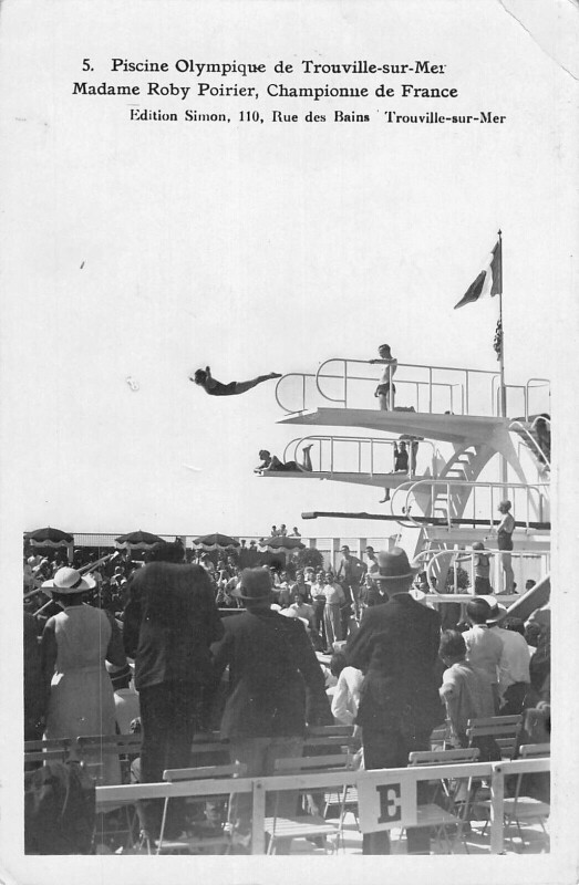 Carte postale ancienne Piscine Olympique De Trouville Sur Mer Mme Roby Poirier Championne De Fra à Trouville-sur-Mer