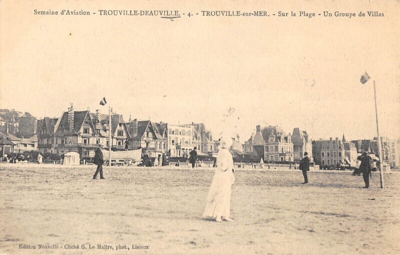 Carte postale ancienne Semaine Aviation Trouville Deauville Sur La Plage Un Groupe De Villas (cl à Deauville