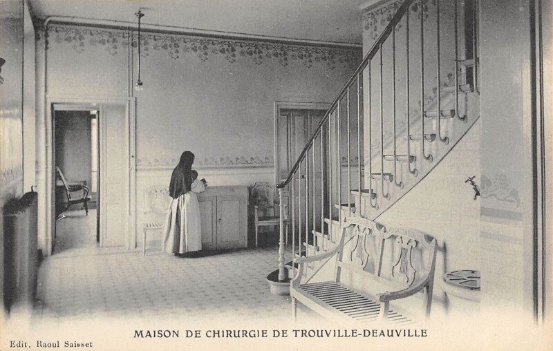 Carte postale ancienne Trouville Maison De Chirurgie De Trouville Deauville à Deauville