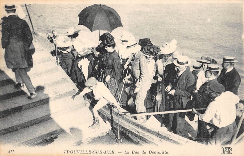 Carte postale ancienne Trouville Sur Mer Le Bac De Deauville à Deauville