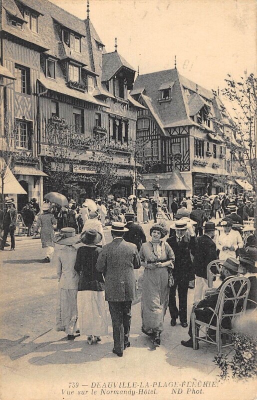 Carte postale ancienne Deauville Vue Sur Le Normandy Hotel à Deauville