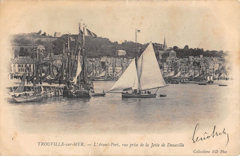 Carte postale ancienne Trouville Sur Mer L'Avant Port Vue Prise De La Jetee De Deauville à Deauville