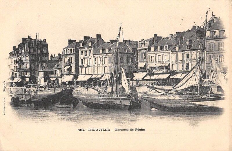 Carte postale ancienne Trouville Barque De Peche