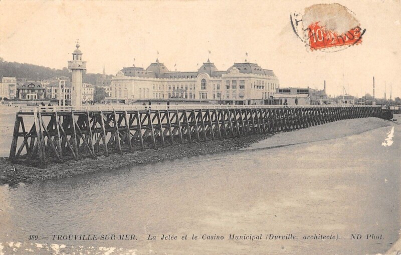 Carte postale ancienne Trouville Sur Mer La Jetee Et Casino Municipal à Trouville-sur-Mer