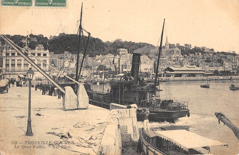 Carte postale ancienne Trouville Le Quai Vallee
