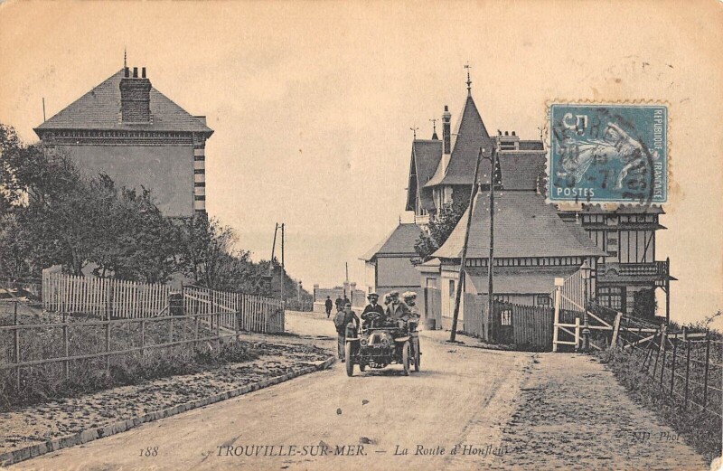Carte postale ancienne Trouville Sur Mer La Route D'Honfleur à Honfleur