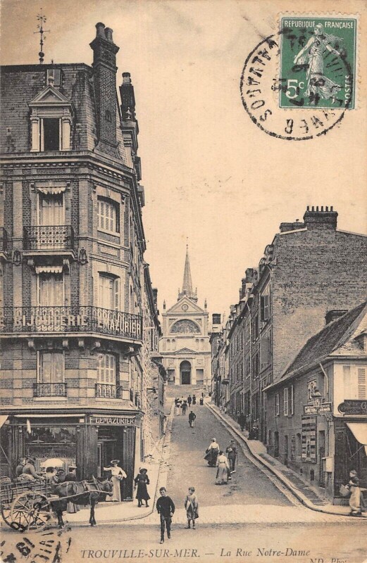 Carte postale ancienne Trouville Sur Mer Rue Notre Dame à Trouville-sur-Mer