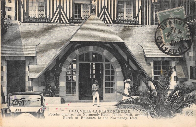 Carte postale ancienne Deauville A Plage Fleurie Porche D'Entree Du Normandy Hotel à Deauville