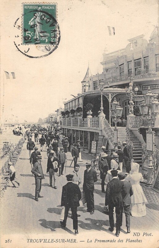 Carte postale ancienne Trouville Sur Mer La Promenade Des Planches à Trouville-sur-Mer