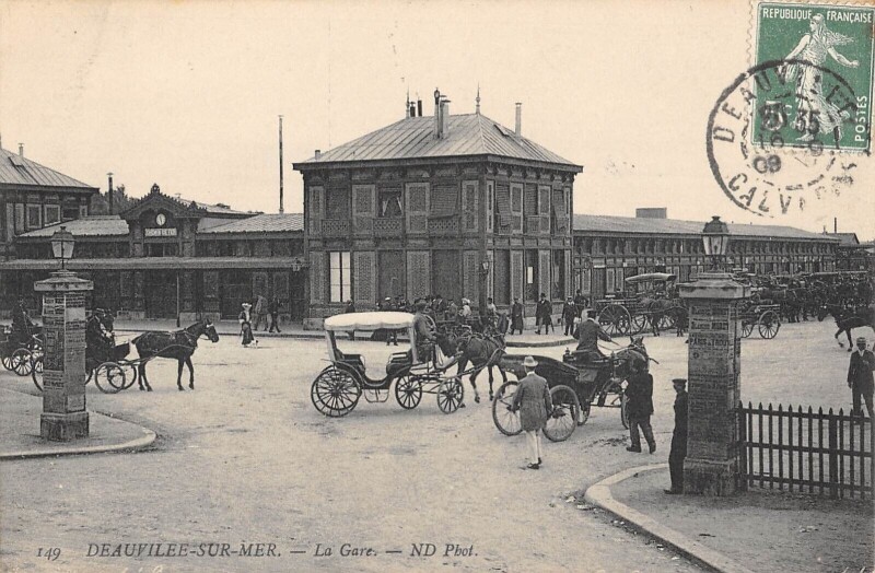 Carte postale ancienne Deauville Sur Mer La Gare à Deauville