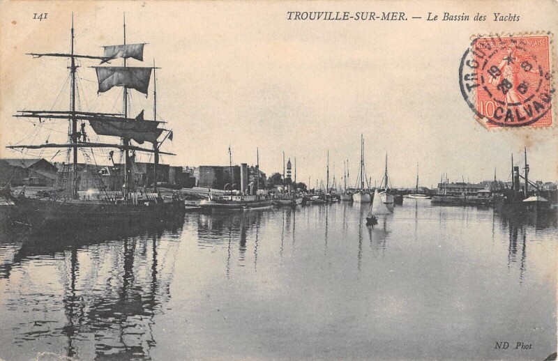 Carte postale ancienne Trouville Sur Mer Bassin Des Yachts à Trouville-sur-Mer
