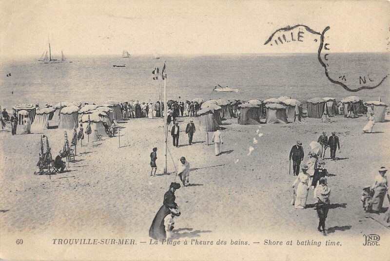 Carte postale ancienne Trouville Sur Mer La Plage A L'Jeure Des Bains - Scene De Plage - Mer à Trouville-sur-Mer