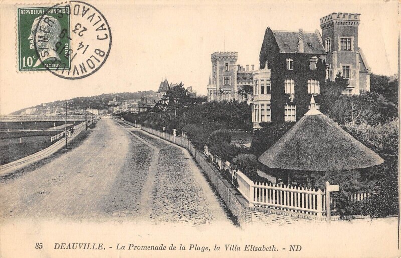 Carte postale ancienne Deauville La Promenade De La Plage La Villa Elisabeth à Deauville