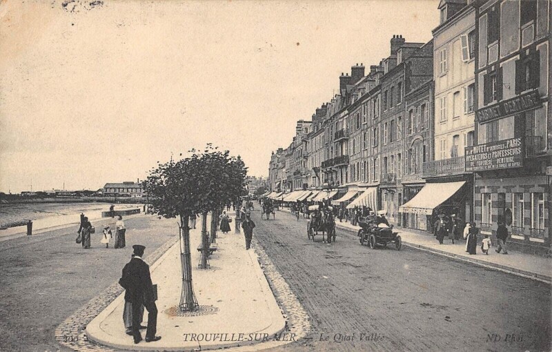 Carte postale ancienne Trouville Sur Mer Le Quai Vallee à Trouville-sur-Mer