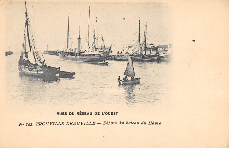 Carte postale ancienne Trouville Deauville Depart Du Bateau Du Havre à Deauville