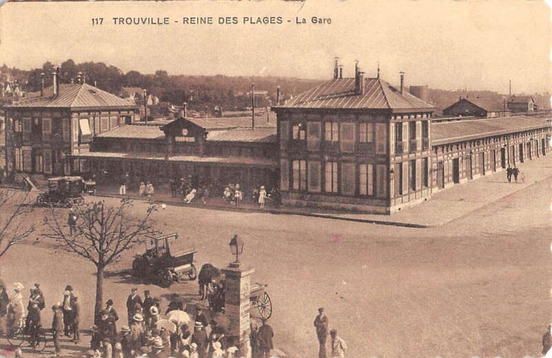 Carte postale ancienne Trouville La Gare