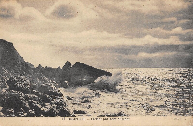 Carte postale ancienne Trouville La Mer Par Vent D'Ouest