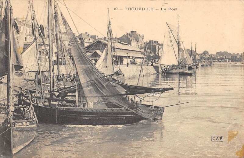 Carte postale ancienne Trouville Le Port