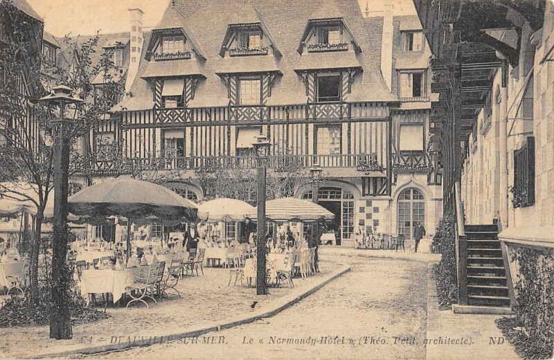 Carte postale ancienne Deauville Sur Mer Le Normandy Hotel à Deauville