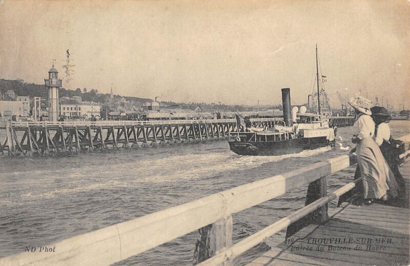 Carte postale ancienne Trouville Sur Mer Entree Du Bateau Du Havre à Trouville-sur-Mer