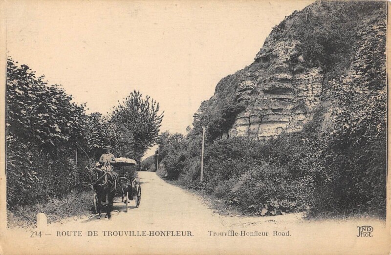 Carte postale ancienne Route De Trouville Honfleur à Honfleur