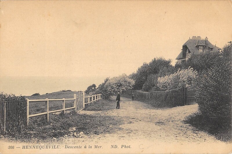 Carte postale ancienne Hennequeville Descente A La Mer
