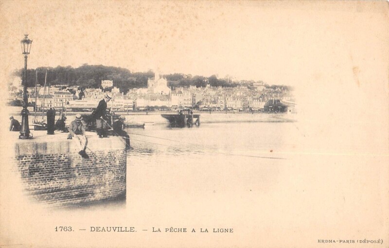 Carte postale ancienne Deauville La Peche A La Ligne à Deauville