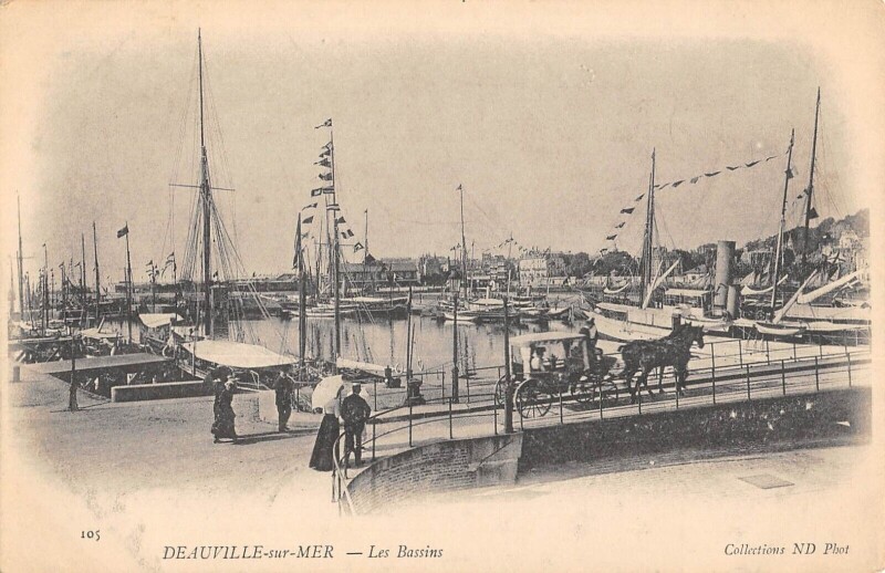 Carte postale ancienne Deauville Sur Mer Les Bassins à Deauville