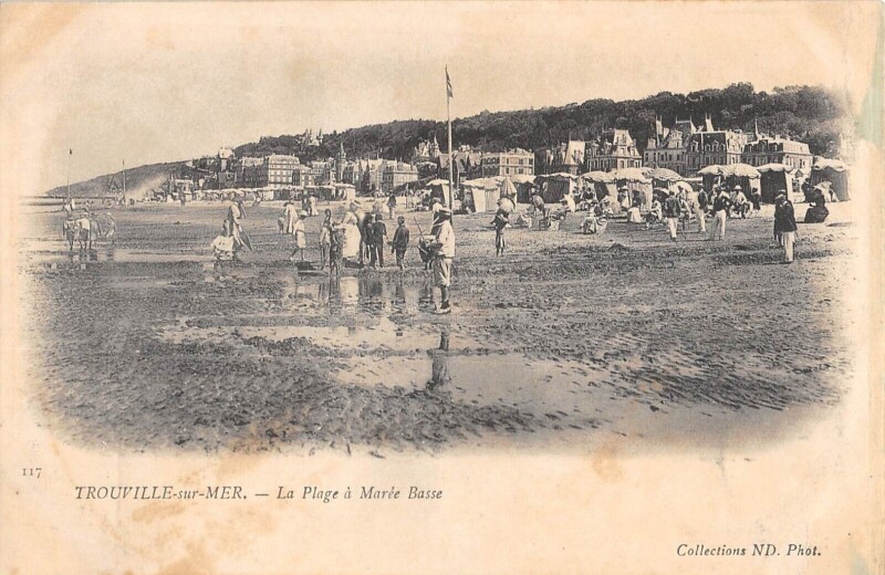 Carte postale ancienne Trouville Sur Mer La Plage A Maree Basse - Scene De Plage - Mer à Trouville-sur-Mer
