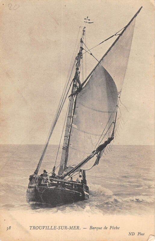 Carte postale ancienne Trouville Sur Mer Barque De Peche à Trouville-sur-Mer