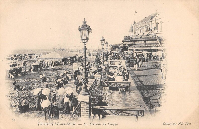 Carte postale ancienne Trouville Sur Mer La Terrasse Du Casino à Trouville-sur-Mer