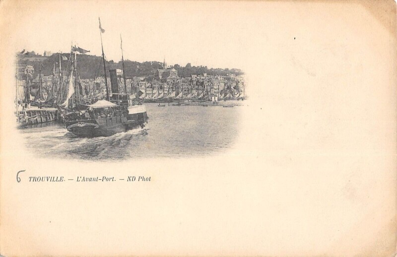 Carte postale ancienne Trouville L'Avant Port