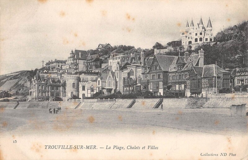 Carte postale ancienne Trouville Sur Mer La Plage Chalets Et Villas à Trouville-sur-Mer