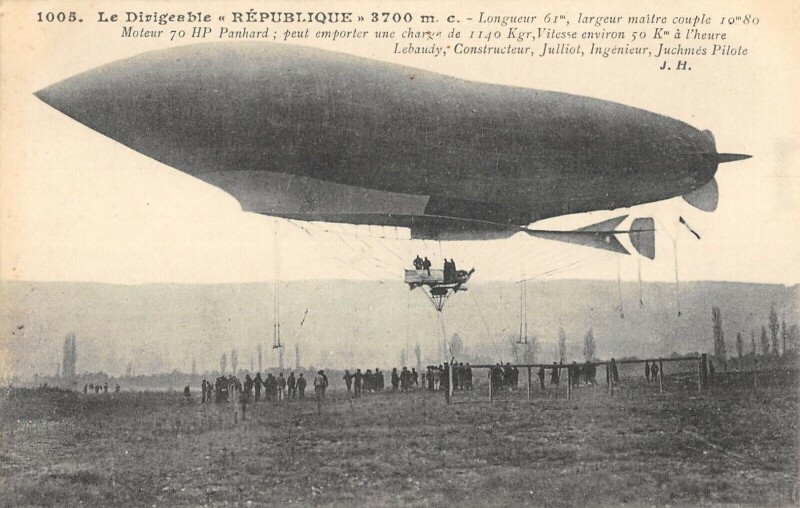 Carte postale ancienne Aviation Le Dirigeable Republique