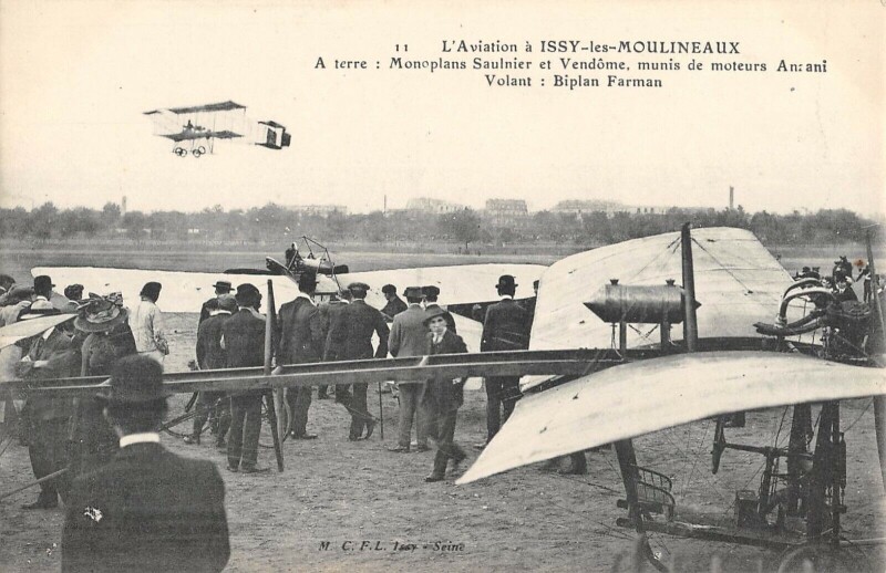 Carte postale ancienne Aviation L'Aviation A Issy Les Moulineaux A Terre Monoplans Saulnier Vendome