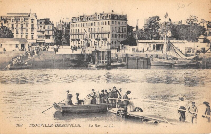Carte postale ancienne Trouville Deauville Le Bac à Deauville
