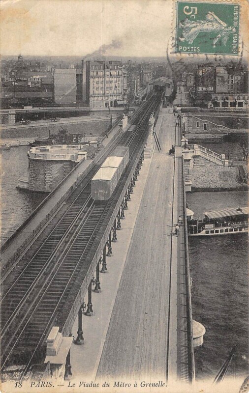 Carte postale ancienne Le Viaduc du Métro à Grenelle à Paris 16e
