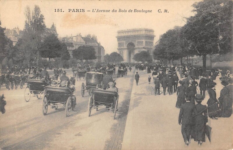 Carte postale ancienne L'Avenue du Bois de Boulogne à Paris 16e