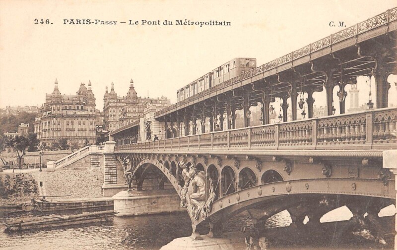 Carte postale ancienne Passy - Le Pont du Métropolitain à Paris 15e