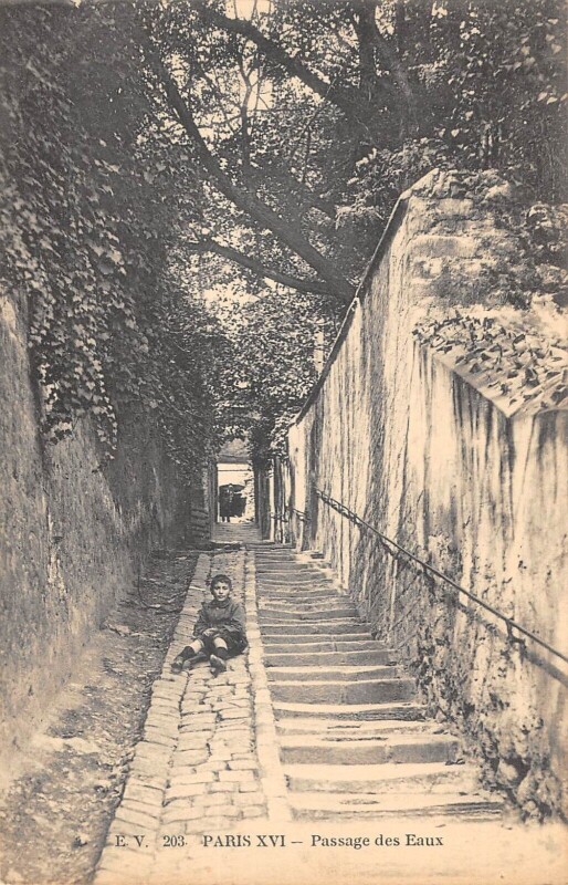 Carte postale ancienne Passage des Eaux à Paris 16e