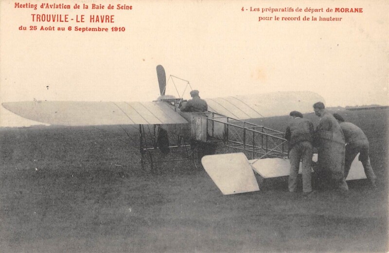 Carte postale ancienne Meeting Aviation Baie De Seine Trouville Le Havre 1910 Les Prepratifs De