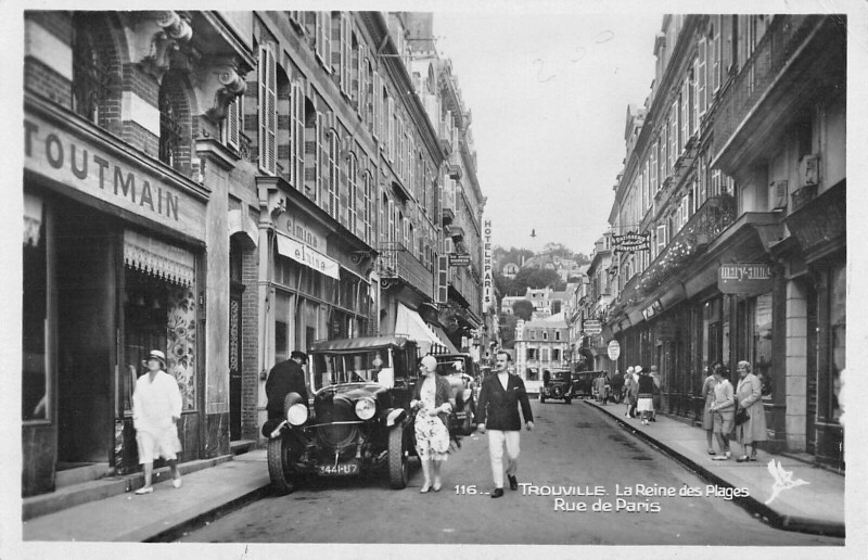 Carte postale ancienne Trouville Rue De Paris