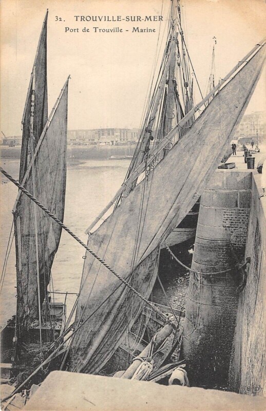 Carte postale ancienne Trouville Sur Mer Port De Trouville Marine à Trouville-sur-Mer