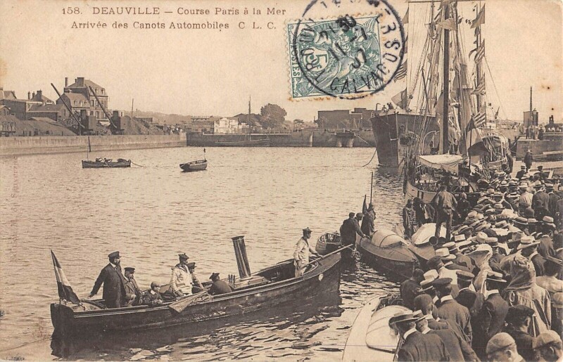 Carte postale ancienne Deauville Course Paris A La Mer Arrivee Des Canots Automobiles à Deauville
